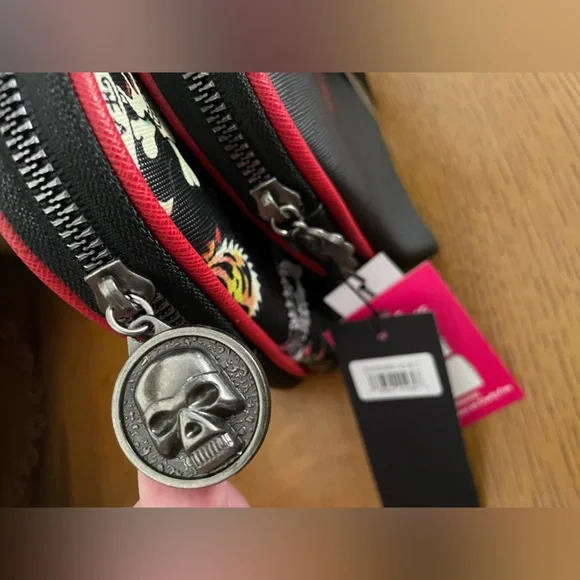 Ed Hardy Rhinestone Heart Cometic Bag Duo NWT - Picture 4 of 5